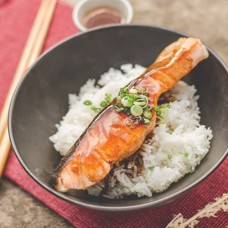 แซลมอนเทริยากิ (Teriyaki Salmon) 170 กรัม จำนวน 3 เสิร์ฟ ต่อ แพค 